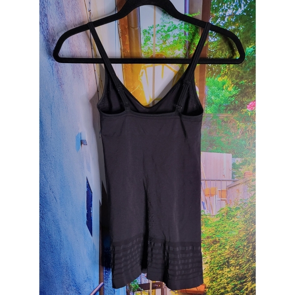 Black Compression Tank Top - Shapewear - Picture 2 of 4
